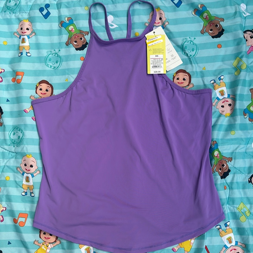 Its a active wear shirt for girl color purple Size XS súper cute cut on the back